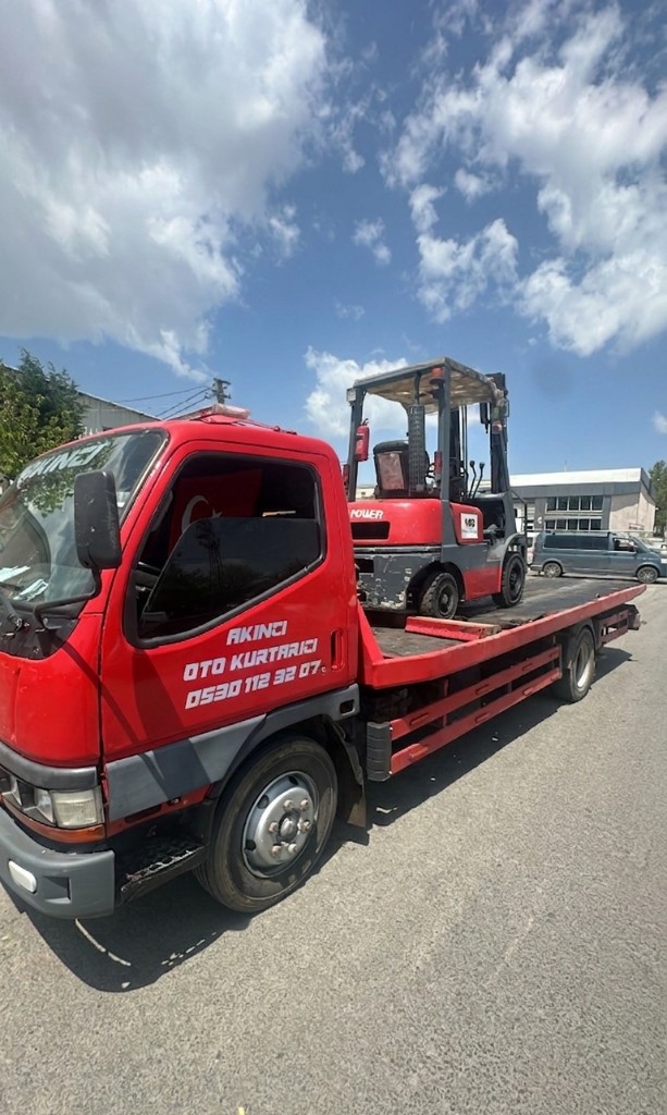 Forklift taşıyan Akıncı çekici